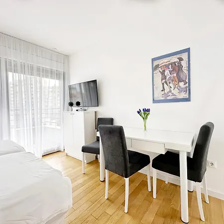 Apartment S'akvarel 7 - New & Modern Studio